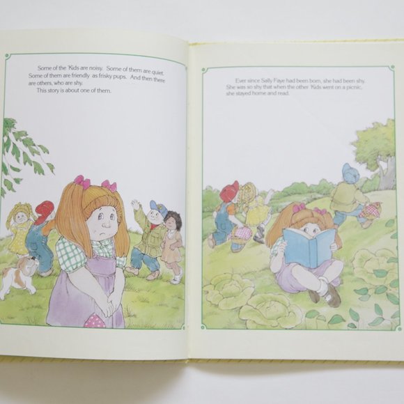 Vintage Cabbage Patch Kids Picture Books + Figures - Picture 5 of 12